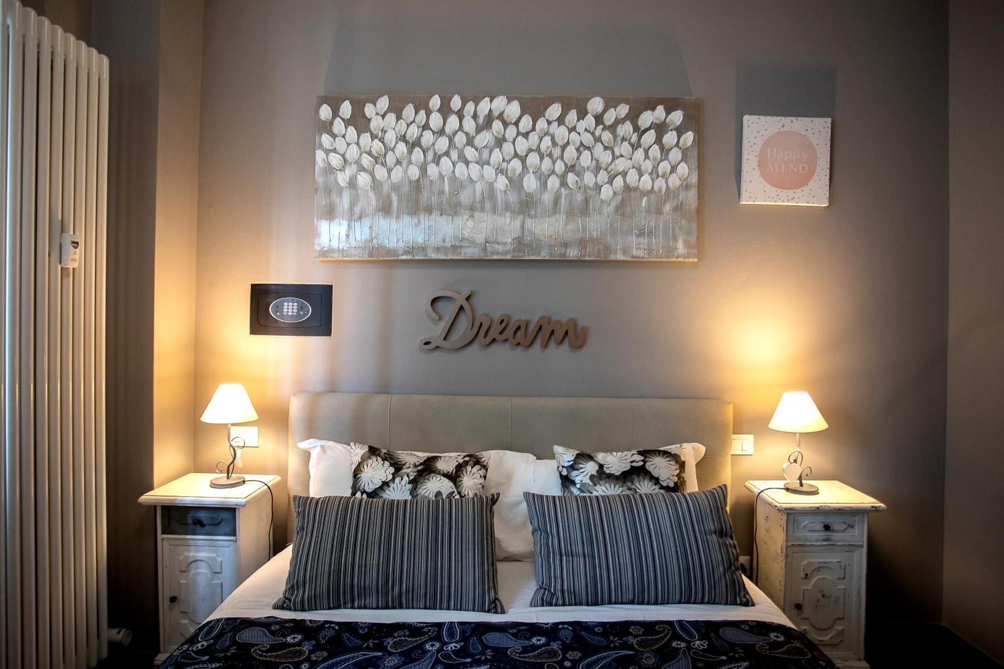 Happy Home Bo Centro Free Private Parking โบโลญญา ภายนอก รูปภาพ