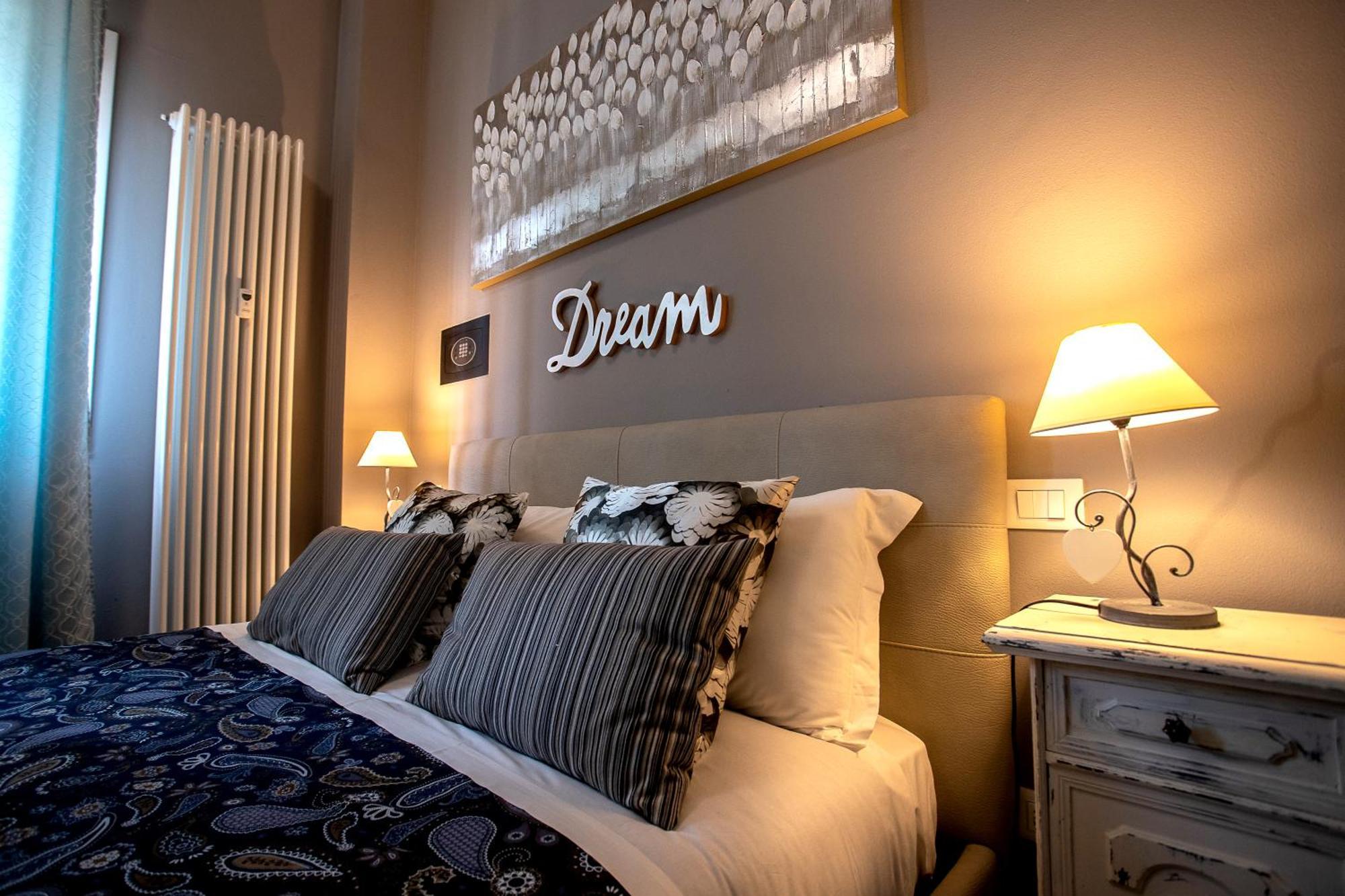 Happy Home Bo Centro Free Private Parking โบโลญญา ภายนอก รูปภาพ